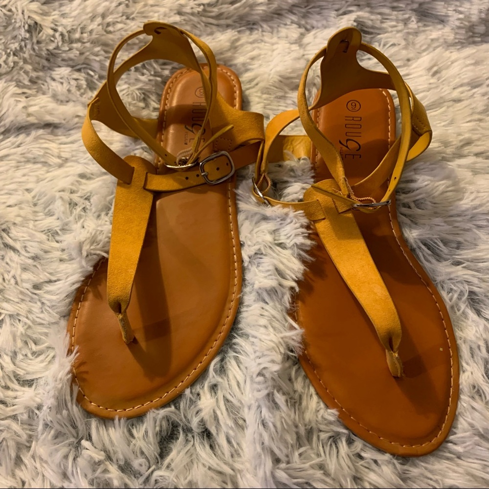 Women's size 9 yellow gold thong strap sandals